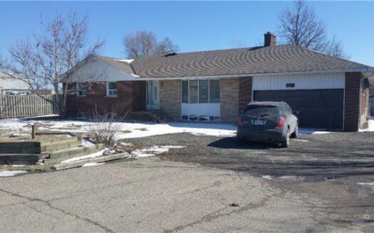 390 Derry Road West Townhomes